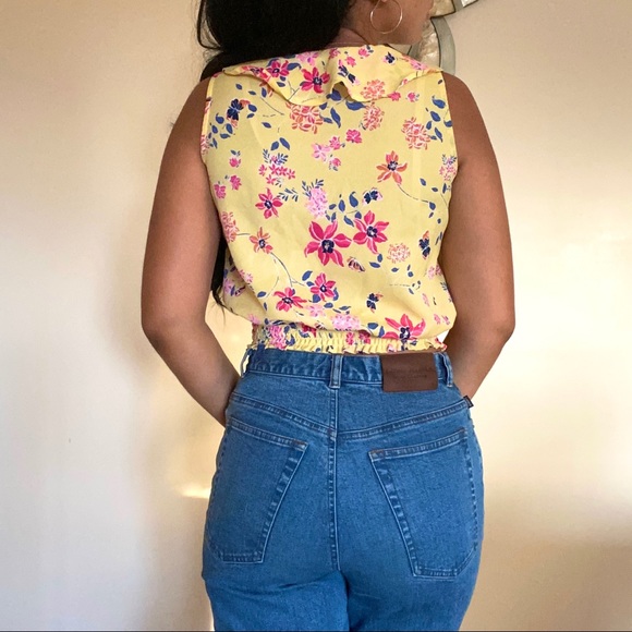 Butter Yellow Floral Sleeveless Blouse - Picture 3 of 4